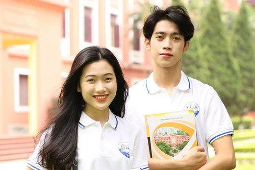 Sẻ chia gánh nặng học phí với tân sinh viên