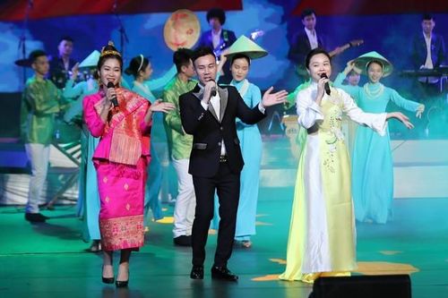 Bệ đỡ tinh thần cho tình hữu nghị gắn bó keo sơn Việt-Lào