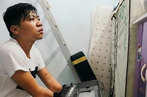 Chàng ca sỹ 'chim cánh cụt' tái xuất showbiz với dự án truyền lửa