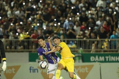 SLNA níu chân Hà Nội, cơ hội cho HAGL và Viettel?