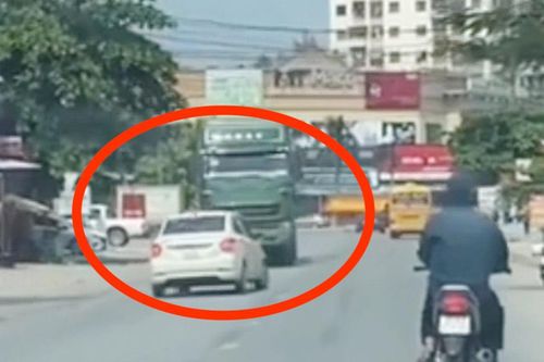 'Quái xế' liên tục lạng lách, đối đầu phương tiện đi ngược chiều