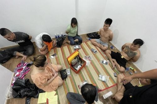 Bắt quả tang 11 con bạc đang sát phạt tại chung cư Bcons Garden