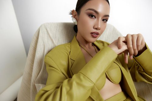 Á hậu Thủy Tiên quyến rũ với phong cách menswear cá tính