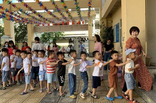 Hà Nội yêu cầu các trường không bắt buộc học sinh mua đồng phục mới