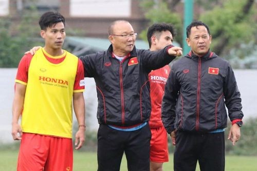 Ông Park giải bài toán 'tình anh em' của Văn Hậu và Văn Thanh