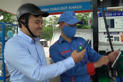 VNPT Money tặng tiền cho khách hàng mua xăng dầu PVOIL, thúc đẩy thanh toán không tiền mặt