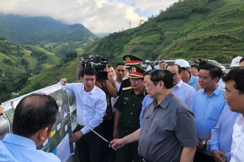 Thủ tướng kiểm tra tiến độ nhiều dự án ở Lào Cai