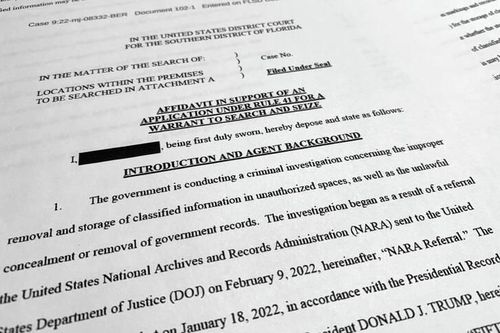 FBI khám Mar-a-Lago sau khi phát hiện 184 tài liệu mật