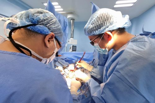 Ám ảnh mang túi nước tiểu suốt đời vì hẹp niệu đạo