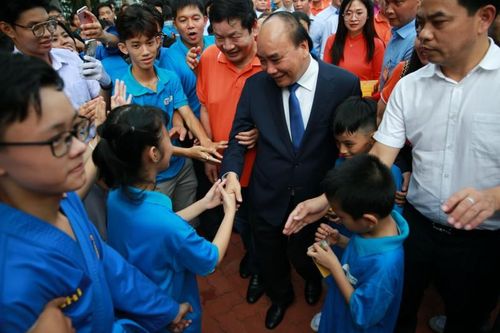Tùng Dương, Bảo Trâm xúc động khi trình diễn cho trẻ mồ côi vì dịch COVID-19