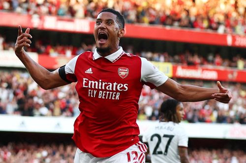 Arsenal thắng trận thứ 4 tại Premier League