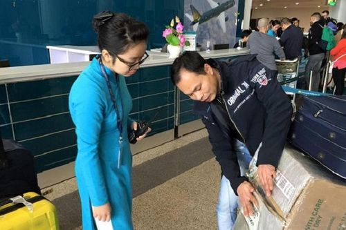 Nam thanh niên gặp rắc rối vì mang phèn chua trị 'hôi nách' lên máy bay
