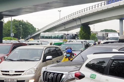 Cần triển khai ngay thu phí không dừng tại sân bay tránh ùn tắc