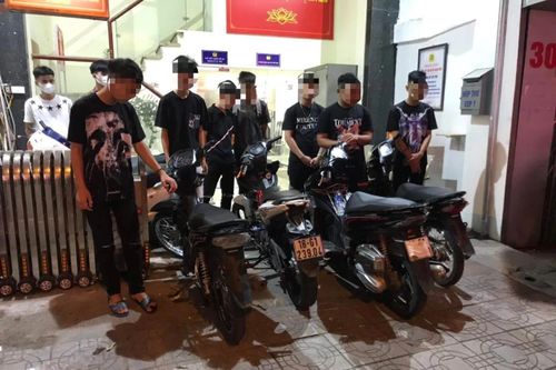 Cảnh sát hóa trang vây bắt nhóm 'quái xế' gây náo loạn đường phố Hà Nội