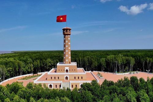 Lễ Quốc khánh, về thăm Cột cờ Hà Nội nơi Mũi tàu Tổ Quốc