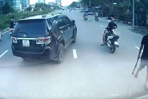 Hà Nội: Bắt nhóm bảo kê chặn đường, đập phá xe tải chở phế thải 'xâm phạm' địa bàn
