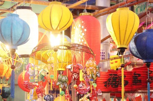 Phố lồng đèn tại TP Hồ Chí Minh nhộn nhịp đón Trung Thu