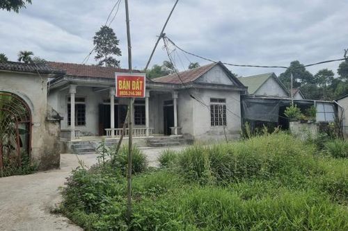 Cụ bà 81 tuổi 'tố' bị mất đất sau khi đến lăn tay tại nhà cán bộ tư pháp xã