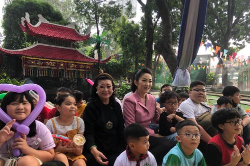 NSND Kim Cương đưa trẻ mồ côi vì Covid-19 đi xem xiếc