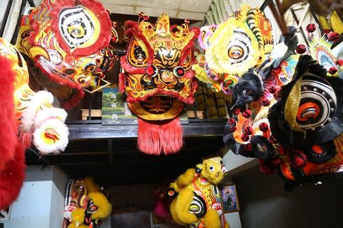 Đầu lân hút khách dịp Tết Trung thu