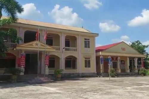 Bí thư, Chủ tịch đi du lịch, phòng làm việc 'cửa đóng then cài'
