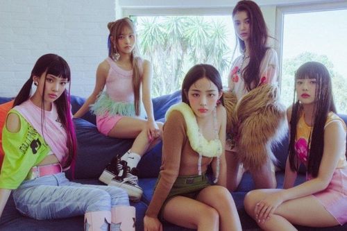 Nhóm nhạc nữ có thành viên người Việt bị chú ý vì tình dục hóa idol