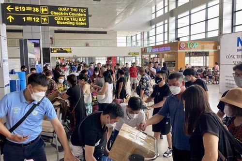 Cắt hợp đồng hãng xe nếu phát hiện 'chặt chém' ở sân bay Tân Sơn Nhất