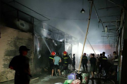 Đồng Tháp: Vụ cháy 11 ki-ốt gây thiệt hại hơn 2 tỷ đồng