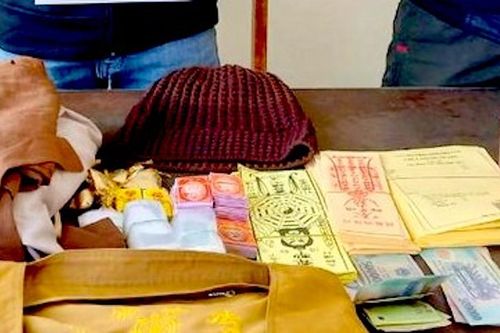 Tạm giữ hai 'thầy cúng' giải vong thu phí 16 triệu đồng