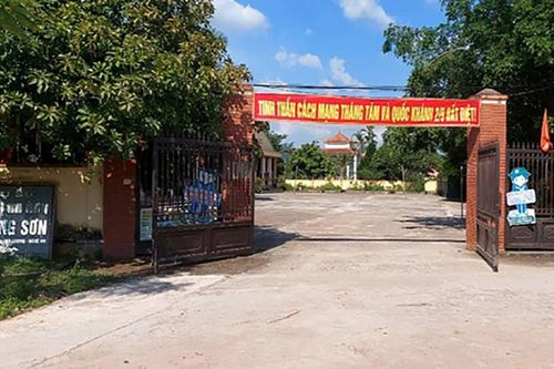 Đang kiểm tra đoàn lãnh đạo xã rời nhiệm sở đi du lịch Phú Quốc