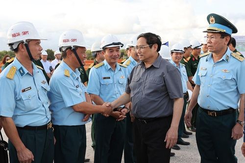 Thủ tướng kiểm tra tiến độ xây dựng Cảng hàng không Phan Thiết