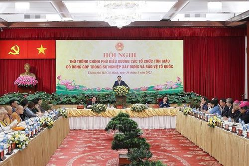 Thủ tướng chủ trì Hội nghị biểu dương các tổ chức tôn giáo