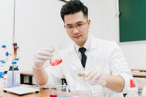 Thầy giáo 9x đam mê môn Hóa và hành trình truyền lửa cho sĩ tử mùa thi