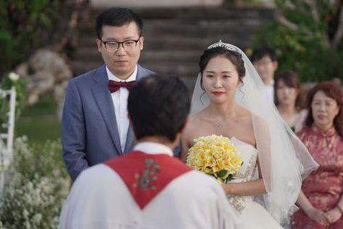 Cô dâu mời 17 người thân, bạn bè sang Bali dự đám cưới