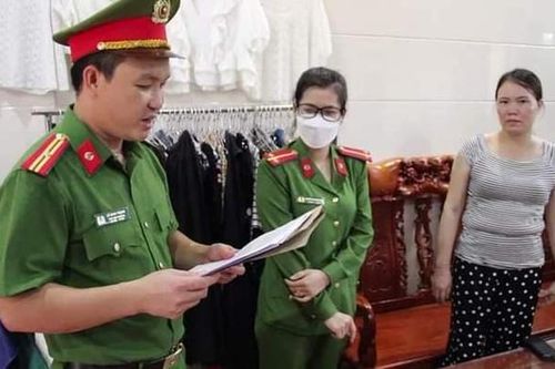Nữ nhân viên bảo hiểm chiếm đoạt tiền của khách hàng
