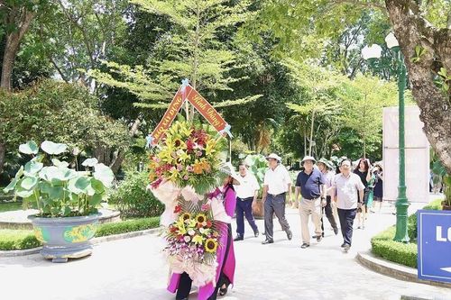Về làng Sen