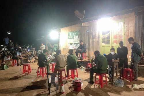 Đe dọa 'chém cả nhà' để ép bán cau giá rẻ