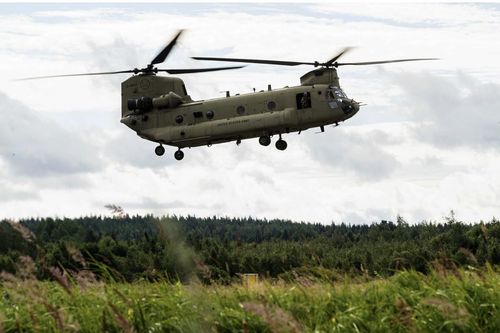 Mỹ 'đắp chiếu' toàn bộ phi đội 400 trực thăng Chinook