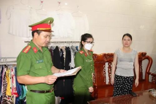 Nữ nhân viên bảo hiểm lừa đảo chiếm đoạt tiền của khách hàng