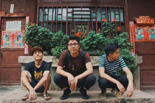 3 chàng trai tốt nghiệp không đi làm, lên núi biến căn nhà hoang tàn thành điền viên nghỉ dưỡng