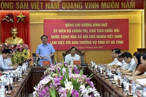 Chủ tịch Quốc hội Vương Đình Huệ làm việc với Ban thường vụ tỉnh ủy Hà Tĩnh
