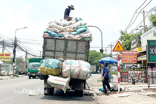 Thiếu xe chở rác đạt chuẩn