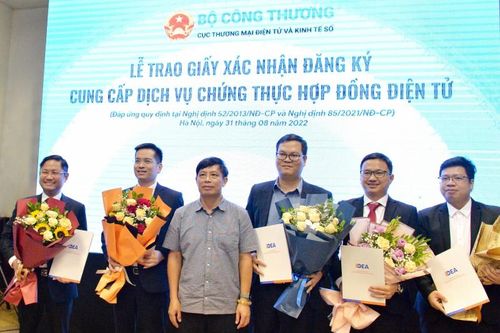 Viettel Telecom được trao giấy xác nhận đăng ký cung cấp dịch vụ Chứng thực Hợp đồng điện tử vContract