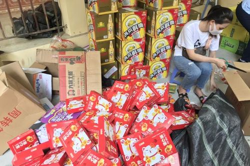 Tiêu hủy gần 5.000 sản phẩm thực phẩm phục vụ Tết Trung thu nhập lậu từ Trung Quốc