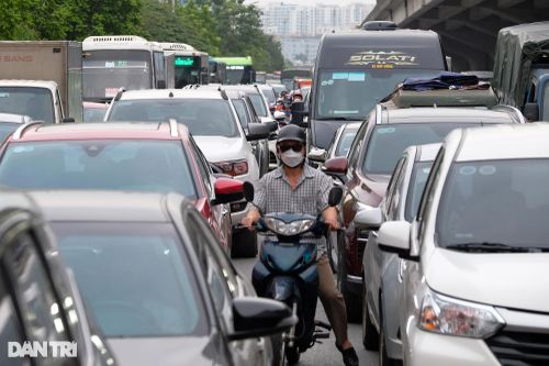 Nhiều tuyến đường Hà Nội tắc 'không lối thoát'