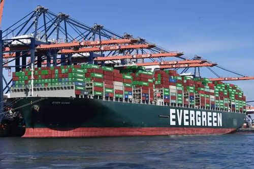 Tàu mắc kẹt ở kênh đào Suez, gợi nhớ sự cố Evergreen