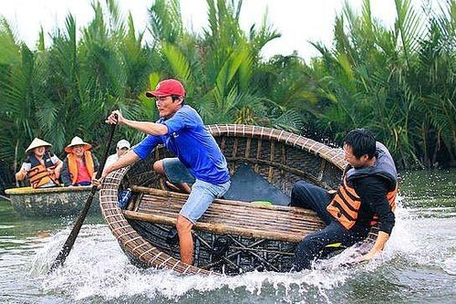 Lắc thuyền thúng – 'đặc sản mới' của du lịch Quảng Nam