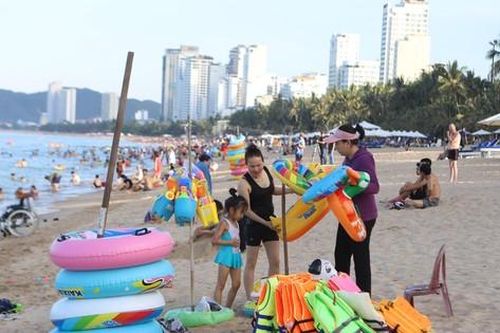 Ngày đầu nghỉ lễ ở Nha Trang - Khánh Hòa: Chưa sôi động, lập đường dây nóng chống 'chặt chém'