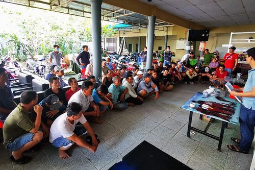 Bắt quả tang 40 người ngồi cà phê ở Trà Vinh cá độ đá gà tận Campuchia