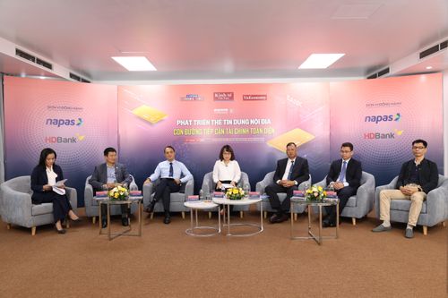 Hút 'khách hàng chân đất' đến với thẻ tín dụng nội địa